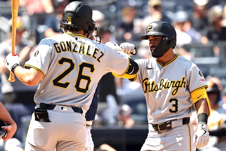 Pirates settle for split with Yankees